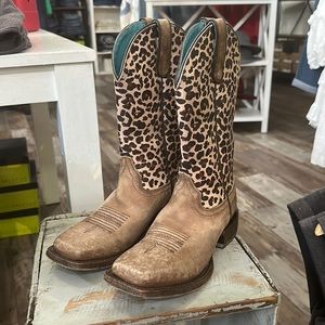 Arita Cowgirl Boots